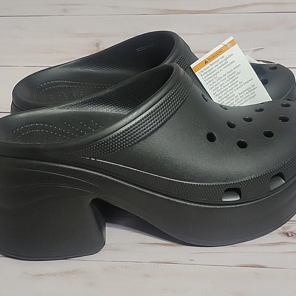 Platform Crocs Size 12 (W) and 10 (M) - Picture 4 of 5